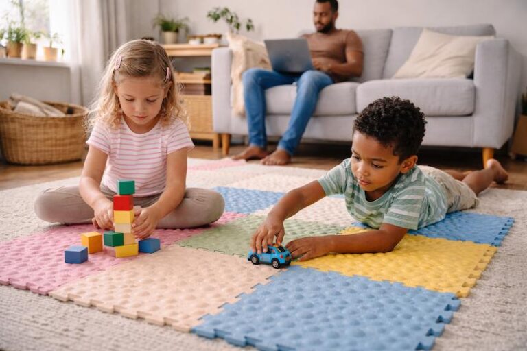 Quais ambientes da casa usam tapetes sensoriais infantis com mais frequência
