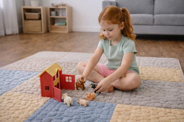 Como crianças utilizam tapetes sensoriais infantis em brincadeiras individuais